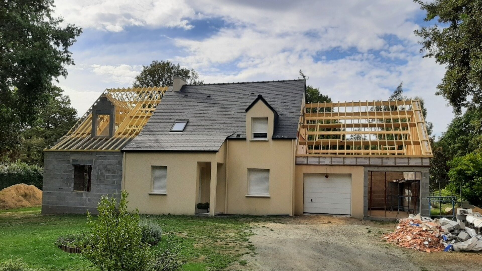 découvrez toutes les solutions pour l'agrandissement de votre maison : conseils, idées, démarches administratives et astuces pour gagner de l’espace et améliorer votre confort.