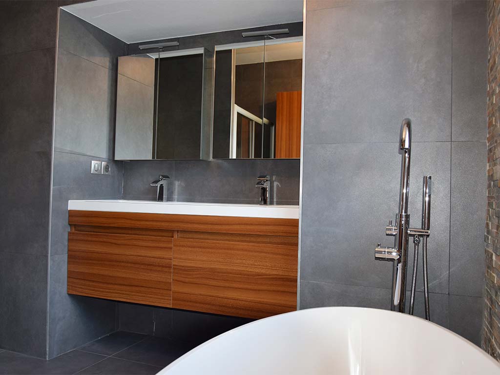 découvrez toutes les aides disponibles en 2024 pour la rénovation de votre salle de bain : subventions, crédits d'impôt, éco-primes et conseils pour réaliser vos travaux à moindre coût.