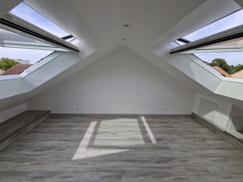 découvrez les meilleures idées et conseils pour l'aménagement des combles en 2025 : optimisation de l'espace, solutions d'isolation, tendances déco et démarches administratives pour transformer votre grenier en pièce à vivre confortable.