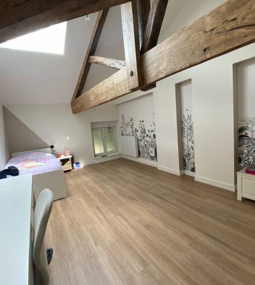 découvrez nos conseils et idées d’aménagement de combles pour optimiser l’espace sous votre toit. gagnez des mètres carrés et transformez vos combles en pièce de vie confortable et lumineuse.