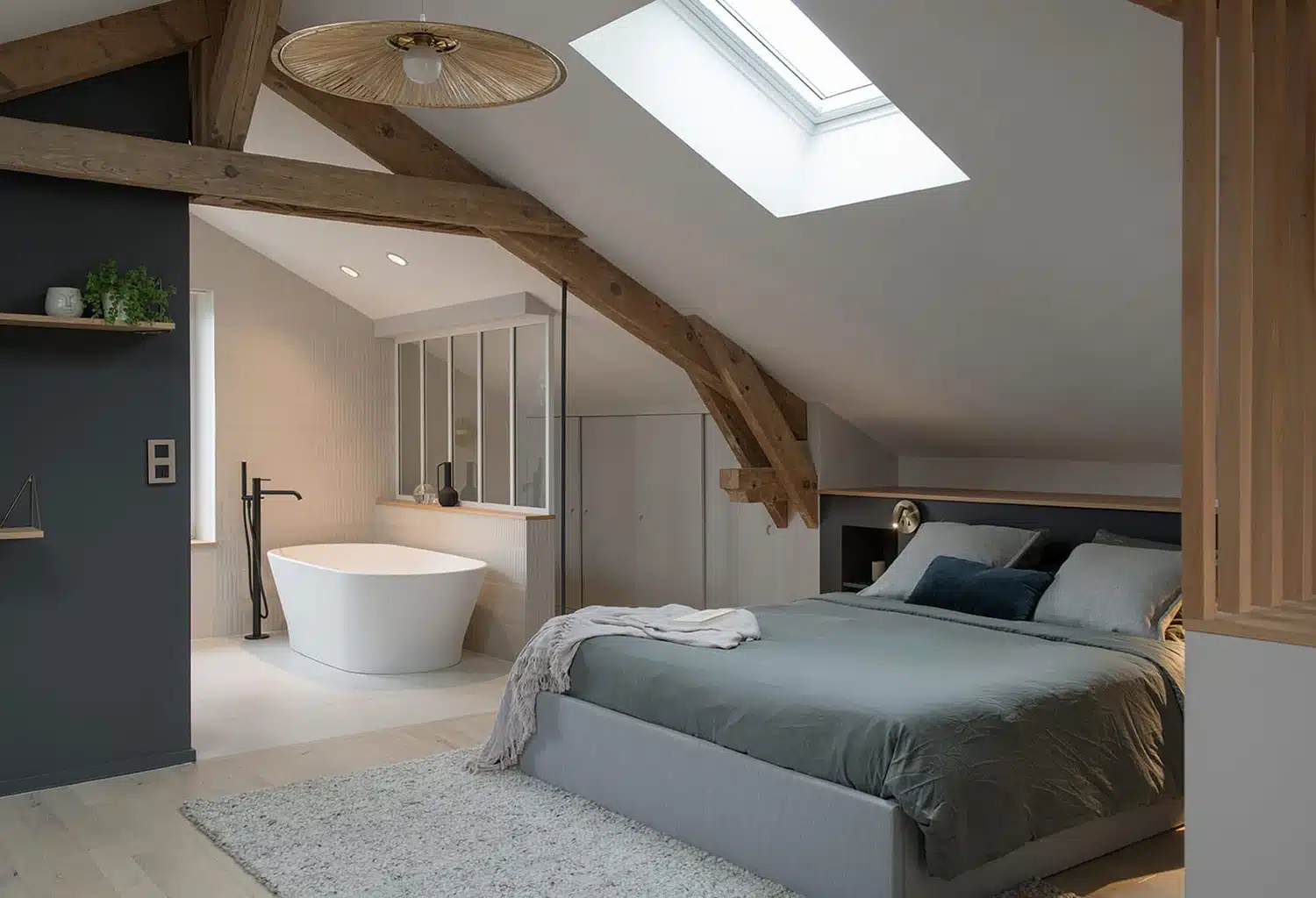 transformez vos combles à paris et en île-de-france en espaces de vie confortables et lumineux grâce à notre expertise en aménagement sur-mesure. profitez d’un accompagnement personnalisé pour optimiser votre espace sous toit.