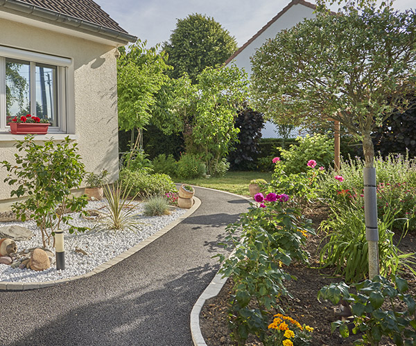 découvrez nos conseils et idées pour réussir votre aménagement extérieur : terrasse, jardin, mobilier, éclairage et décoration pour créer un espace de vie extérieur accueillant et esthétique.