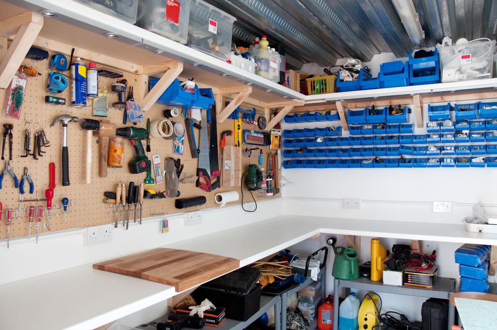 découvrez nos conseils et idées pour l'aménagement de votre garage : optimisation de l'espace, rangements pratiques, organisation efficace et transformation de votre garage en pièce fonctionnelle.