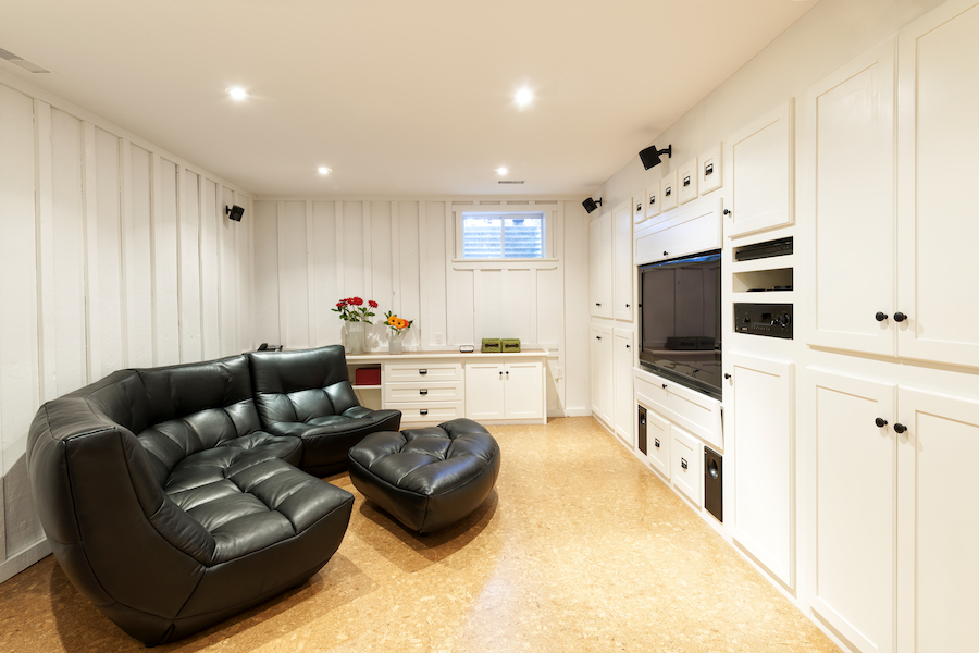 amenagement sous sol 3 découvrez nos conseils et idées pour réussir l’aménagement de votre sous-sol : isolation, décoration, éclairage et optimisation de l’espace pour en faire une pièce à vivre confortable et fonctionnelle.