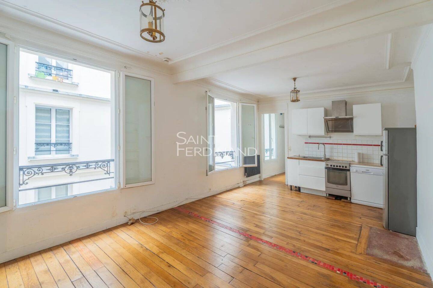 découvrez cet appartement à rénover situé dans le 18ème arrondissement de paris. idéal pour investisseurs ou amateurs de travaux, offrez-vous un bien à fort potentiel dans un quartier dynamique et recherché.