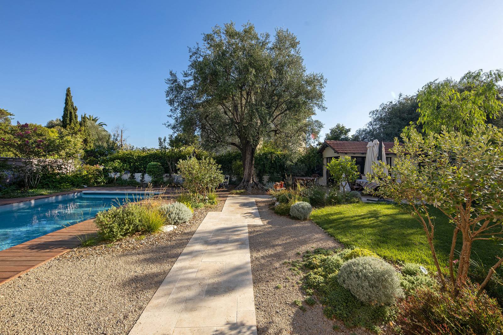 trouvez un architecte expérimenté à cannes pour réaliser vos projets de construction, rénovation ou aménagement intérieur. conseil personnalisé, plans sur mesure et accompagnement jusqu'à la livraison.