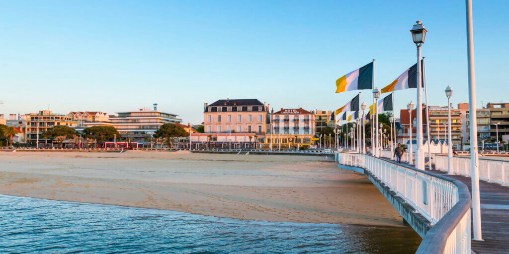 découvrez un architecte d'intérieur à arcachon pour des projets de rénovation, décoration ou aménagement sur mesure. expertise, créativité et accompagnement personnalisé pour sublimer votre espace.