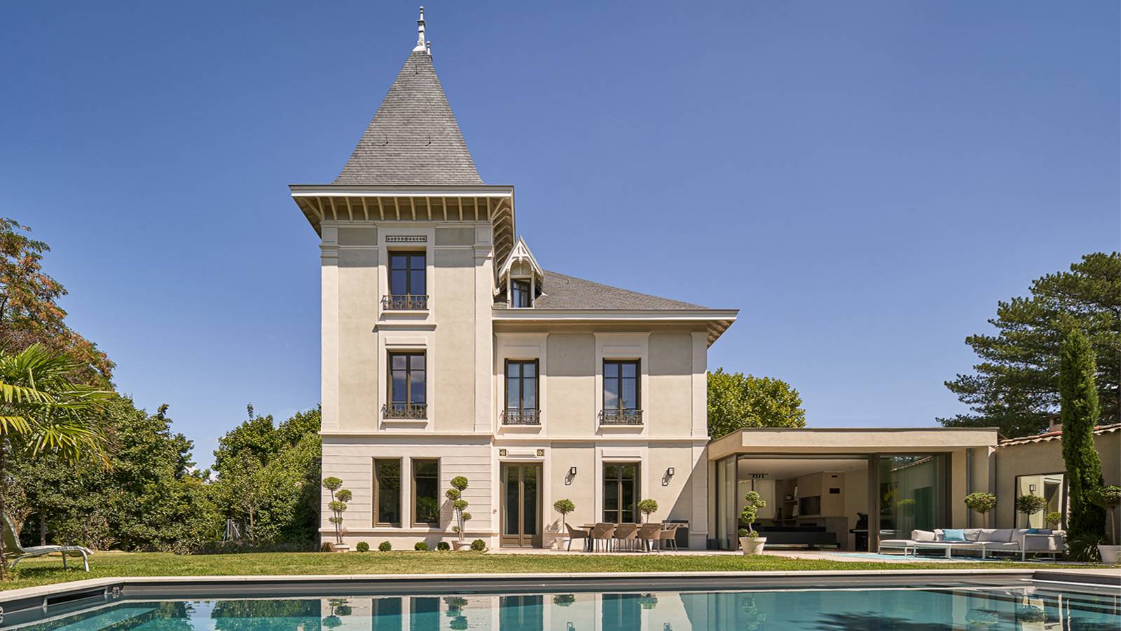 architecte renovation 2 découvrez comment un architecte spécialisé en rénovation peut transformer et valoriser votre habitat, en alliant modernité et respect du bâti existant. conseils, accompagnement personnalisé et projets sur-mesure.