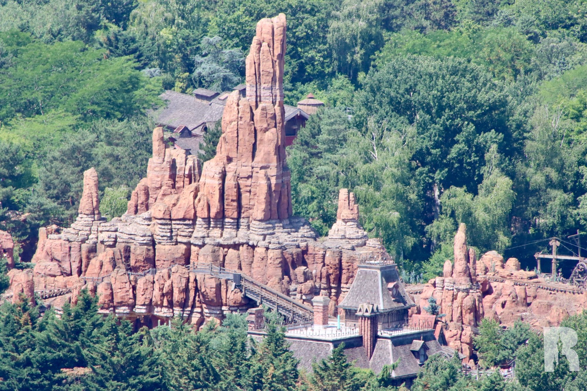 découvrez les attractions rénovées de disneyland en 2025 : nouveautés, expériences immersives et magie réinventée pour petits et grands. préparez votre visite et soyez les premiers à tester les incontournables de cette nouvelle saison !