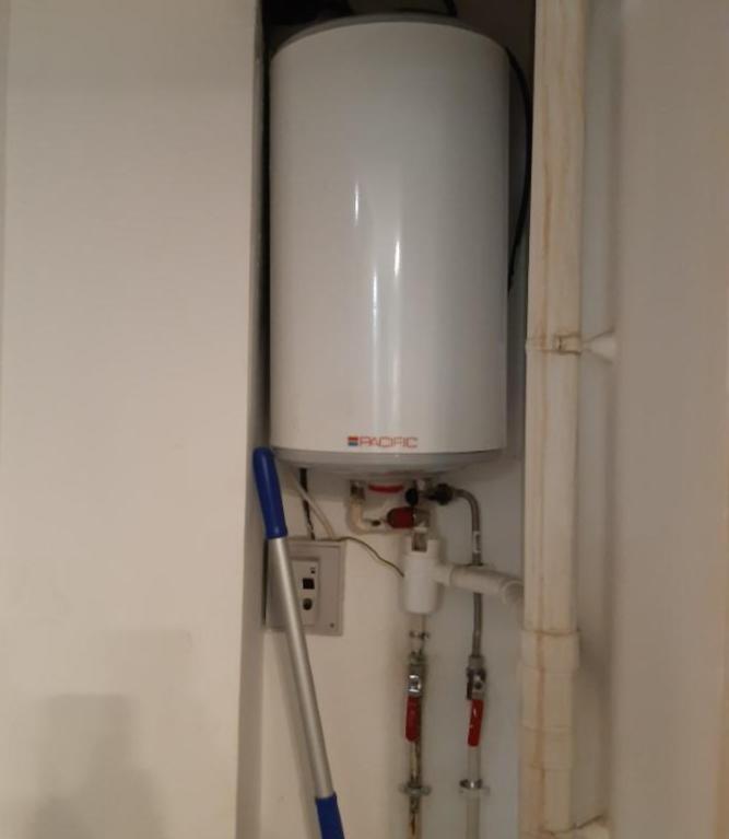 découvrez tout ce qu'il faut savoir sur le ballon d'eau chaude : fonctionnement, avantages, conseils d'installation et d'entretien pour garantir un confort optimal et des économies d'énergie au quotidien.