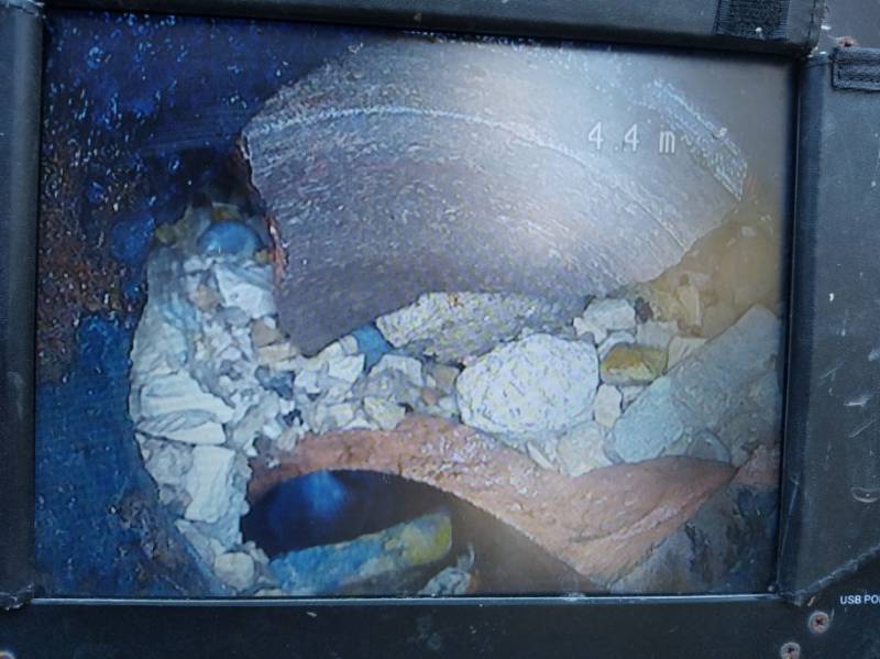 découvrez nos conseils et solutions efficaces pour déboucher une canalisation obstruée rapidement et éviter les mauvaises odeurs. astuces simples et produits recommandés pour un entretien facile de vos tuyaux.