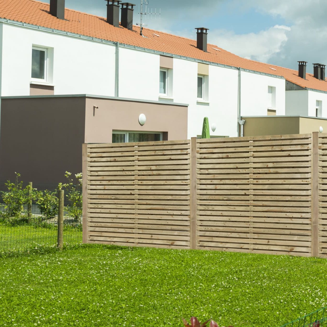 découvrez nos solutions de clôtures robustes et esthétiques pour sécuriser et délimiter votre jardin ou votre propriété. large choix de matériaux et d’installations sur mesure.