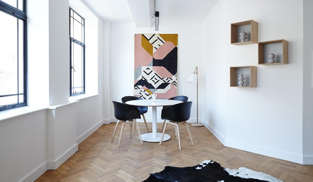 découvrez les codes déco haussmanniens : moulures élégantes, parquets en point de hongrie, cheminées en marbre et couleurs raffinées pour un intérieur chic et intemporel.