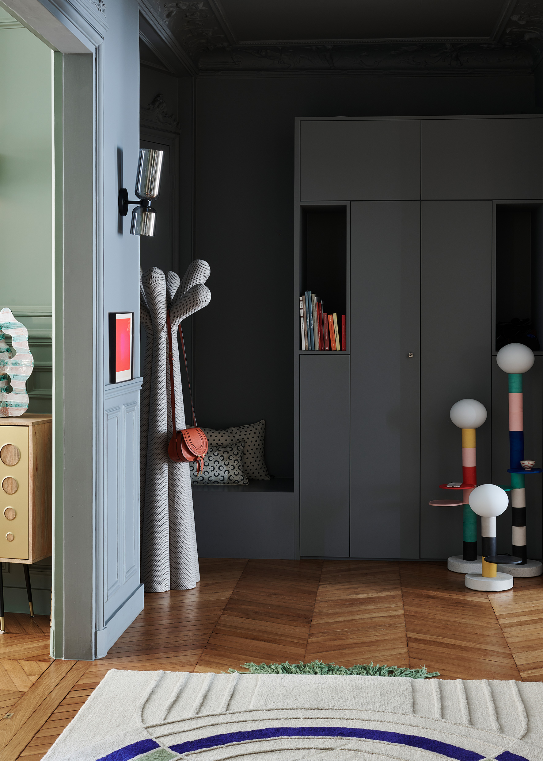 découvrez comment choisir les meilleures couleurs pour sublimer un appartement haussmannien : conseils déco, harmonies de tons, et idées tendances pour mettre en valeur moulures, parquet et hauteur sous plafond.