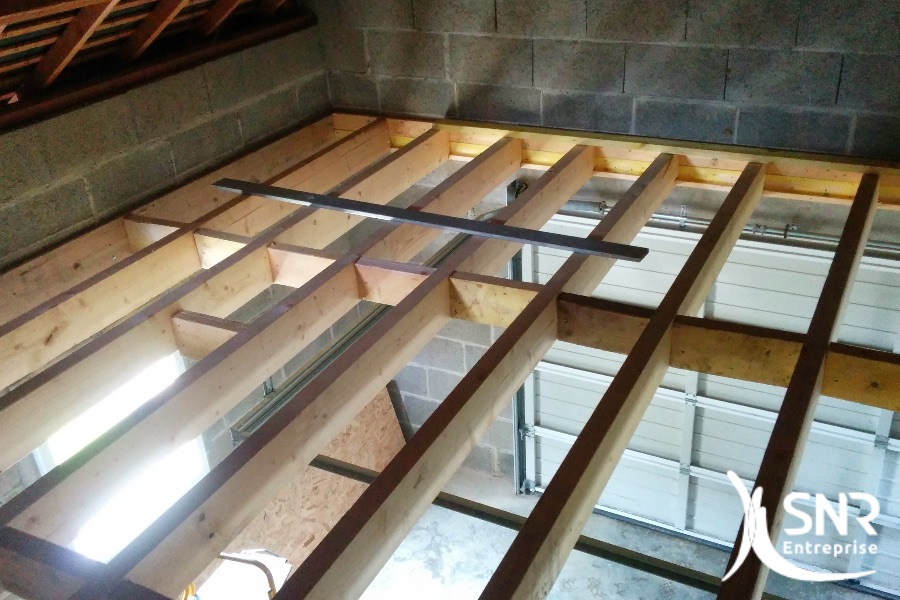 découvrez tout ce qu'il faut savoir sur le coût d'aménagement des combles : prix moyens, facteurs influençant le budget et conseils pour optimiser votre investissement.