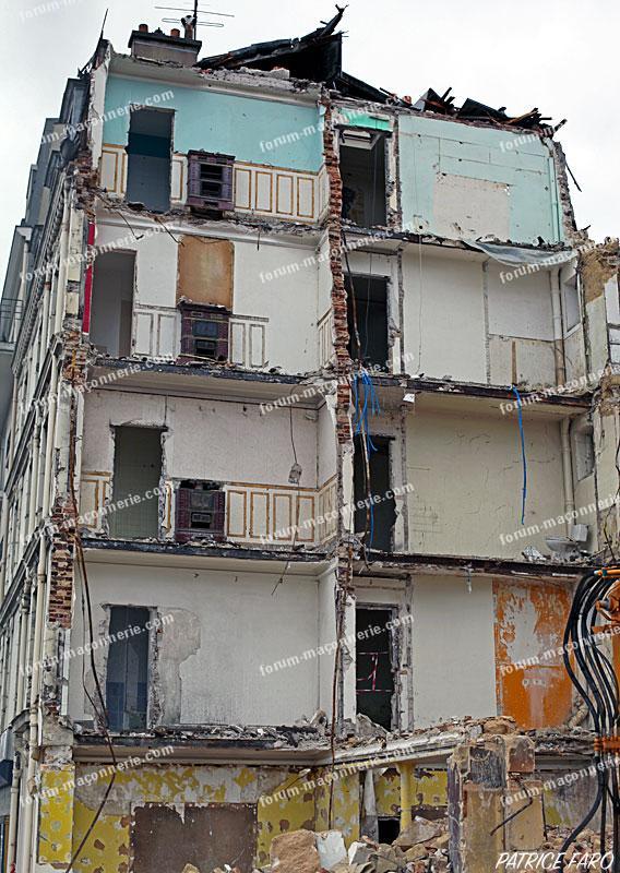 découvrez tout ce qu’il faut savoir sur le coût de la démolition : prix au m², facteurs de variation, conseils et points à vérifier pour estimer le budget de vos travaux.