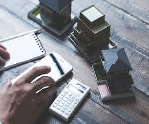 découvrez tout ce qu'il faut savoir sur le coût de la rénovation : tarifs moyens, conseils pour estimer votre budget et astuces pour optimiser vos travaux.