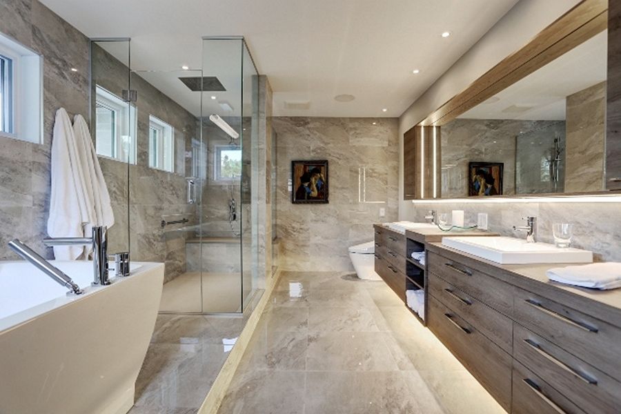 découvrez tout ce qu'il faut savoir sur le coût de la rénovation d’une salle de bain : budget moyen, conseils pour économiser et facteurs influençant le prix des travaux.