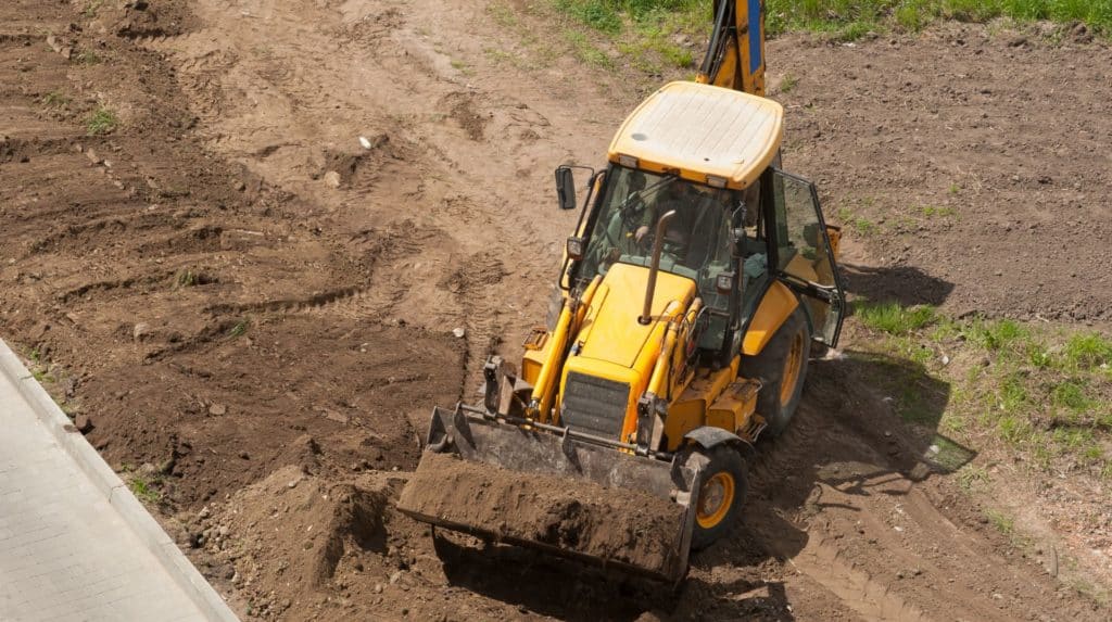 découvrez tout ce qu'il faut savoir sur le coût du terrassement : prix moyens, facteurs influençant le tarif et conseils pour estimer votre budget de travaux.