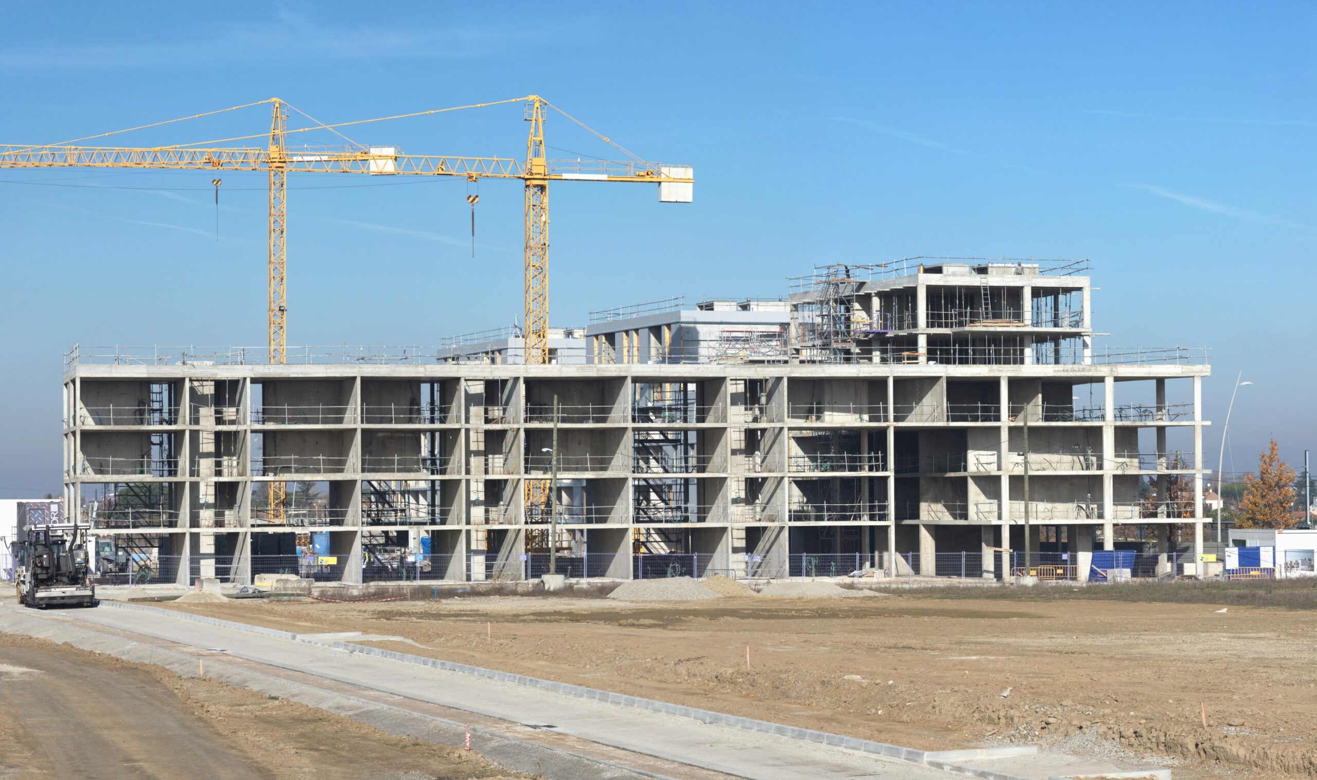 découvrez tout ce qu'il faut savoir sur le coût des travaux : estimation des prix, conseils pour bien budgétiser vos projets de rénovation ou de construction, et astuces pour économiser.