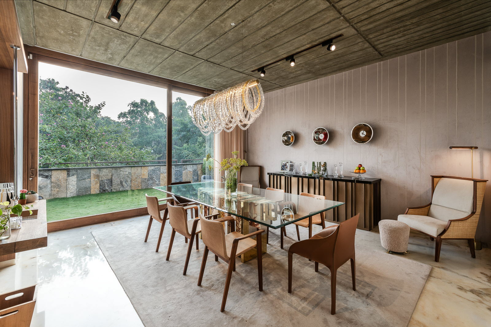 découvrez les tendances déco 2025 pour la salle à manger : couleurs modernes, mobiliers élégants et idées pour créer un espace convivial et stylé. inspirez-vous pour transformer votre intérieur !