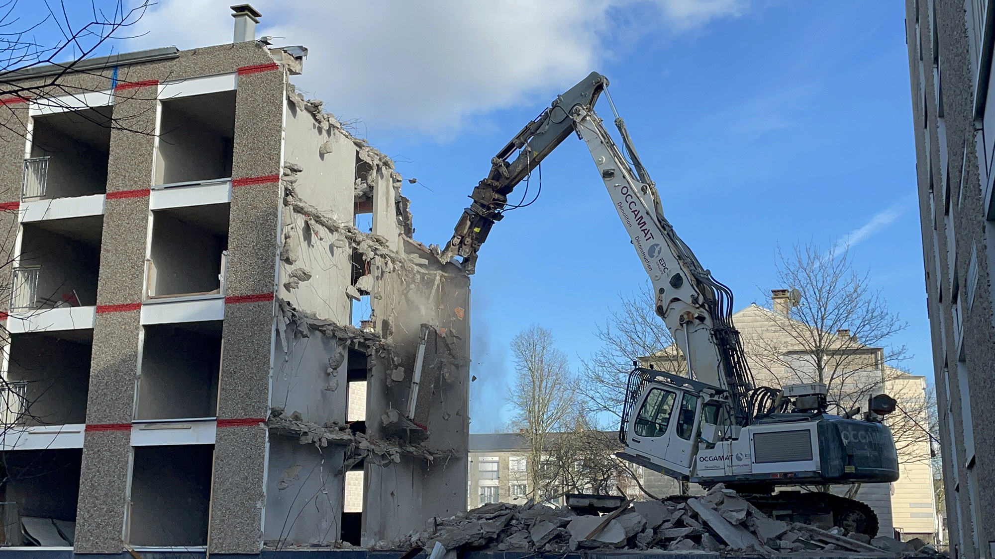 entreprise spécialisée dans la démolition de bâtiments : services rapides, sécurisés et respectueux de l’environnement pour tous vos projets de déconstruction et rénovation.