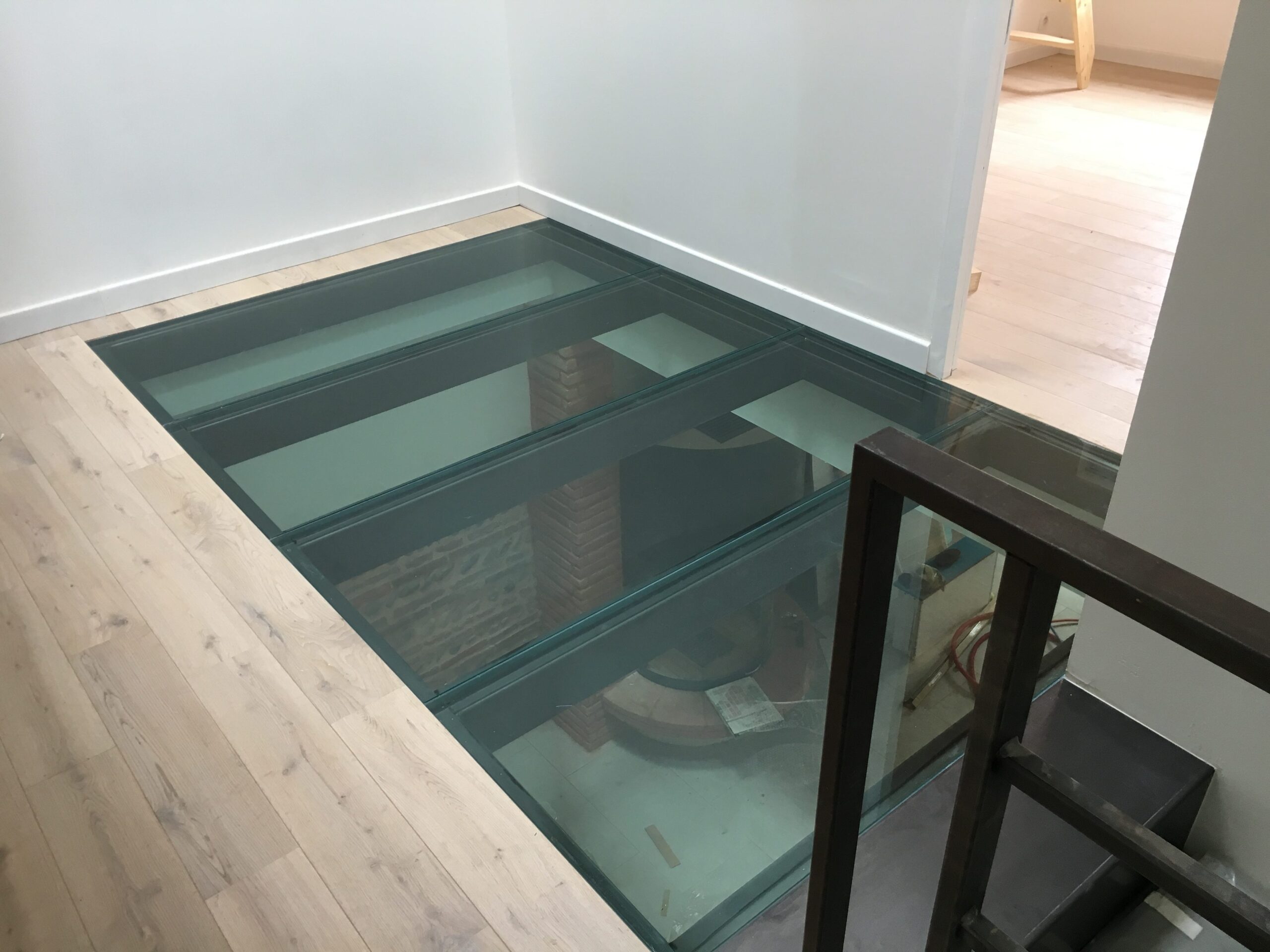 obtenez rapidement votre devis verrière personnalisé : comparez les prix, découvrez les options de fabrication sur mesure et valorisez votre intérieur avec une verrière adaptée à vos besoins.