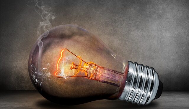 découvrez tout ce qu'il faut savoir sur l'électricité : fonctionnement, astuces pour économiser l'énergie, sécurité, installations et innovations du secteur électrique.