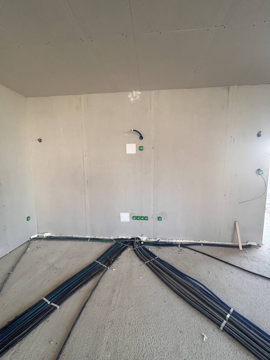 découvrez tout ce qu'il faut savoir sur l'électricité maison : conseils, installations, sécurité et astuces pour optimiser votre consommation d'énergie à domicile.