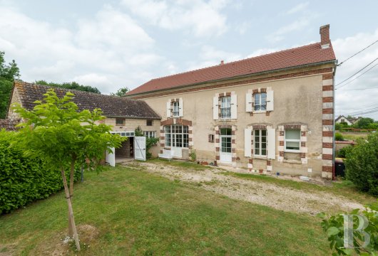 découvrez une ferme à rénover dans le 15e arrondissement de paris : un bien rare au cœur de la ville, idéal pour un projet de rénovation et d’investissement immobilier unique.