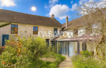 découvrez cette ferme à rénover située à proximité de paris. un bien rare offrant un fort potentiel, idéal pour créer la maison de vos rêves dans un cadre champêtre, tout en restant proche de la capitale.