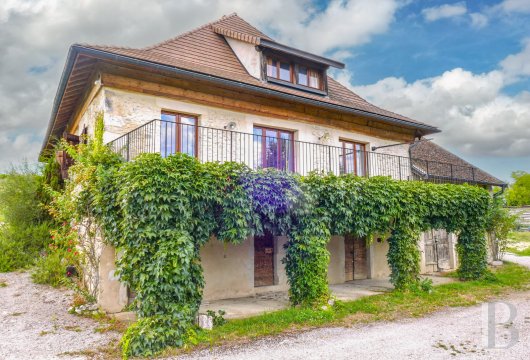 découvrez cette ferme à rénover située près de paris, idéale pour un projet immobilier authentique ou une résidence secondaire. profitez du charme rural à deux pas de la capitale. opportunité rare à saisir !
