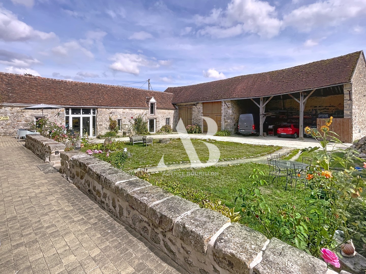 découvrez une ferme authentique à rénover, située à proximité de paris. profitez du charme de la campagne tout en restant proche de la capitale. idéal pour un projet de rénovation et de vie au vert.