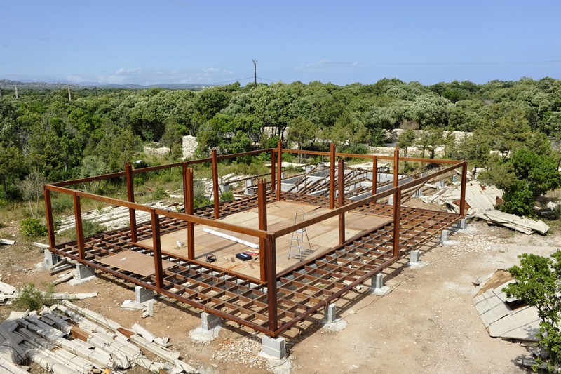 découvrez tout ce qu'il faut savoir sur les fondations de maison : types, étapes de construction, conseils d'experts et erreurs à éviter pour un projet solide et durable.