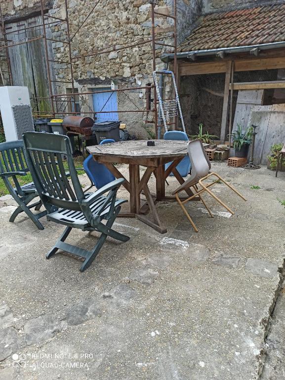 découvrez fontenay-lès-briis, un village plein de charme situé à seulement quelques kilomètres de paris. profitez d’un cadre verdoyant, du patrimoine local et d’une ambiance paisible pour une escapade unique près de la capitale.