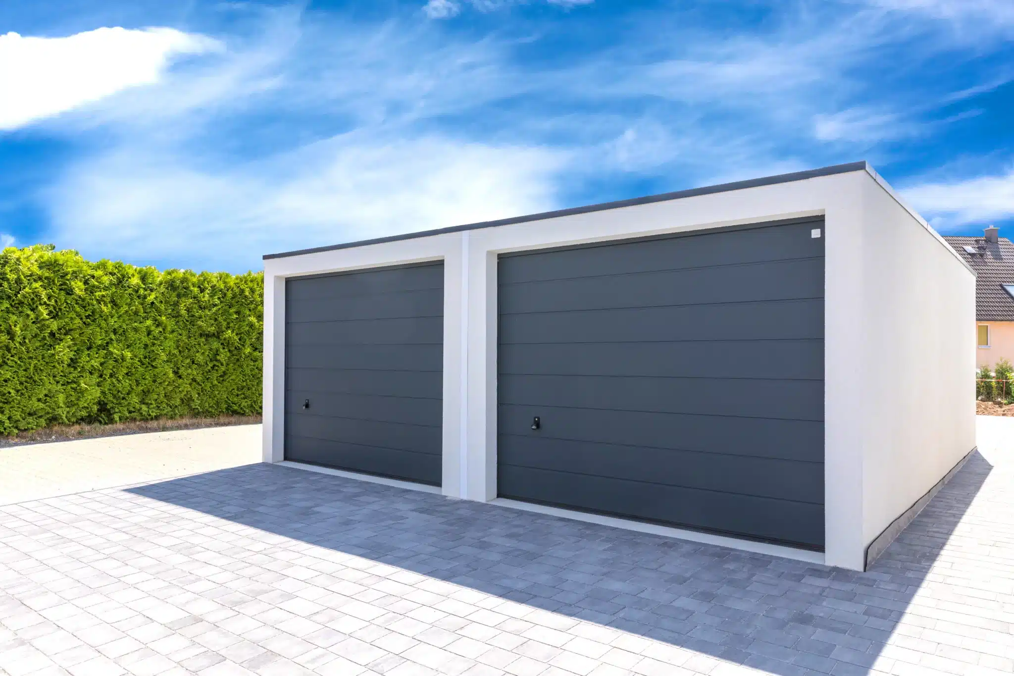 découvrez comment construire un garage double en parpaing solide et durable. profitez de conseils pratiques sur la conception, les matériaux et les étapes clés pour un projet réussi.