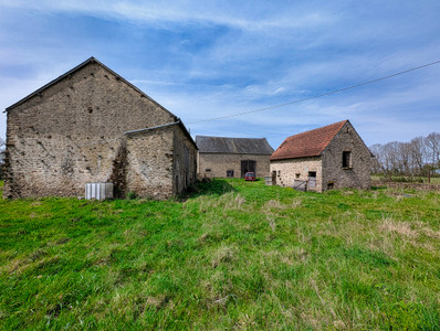 découvrez une sélection de granges à vendre près de paris : charme authentique, espaces à rénover, idéal pour projets résidentiels ou d’investissement. profitez de la campagne à deux pas de la capitale !