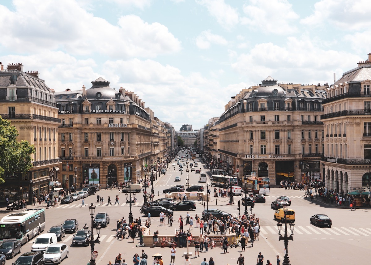 découvrez le style haussmannien : une architecture emblématique de paris caractérisée par ses façades élégantes, ses hauts plafonds et ses moulures raffinées. plongez dans l’histoire et les atouts des immeubles haussmanniens.