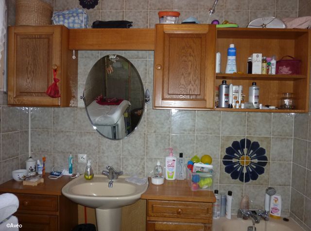 découvrez nos conseils de home-staging pour transformer votre salle de bain : astuces déco, organisation et aménagement pour séduire les acheteurs et valoriser votre bien immobilier.