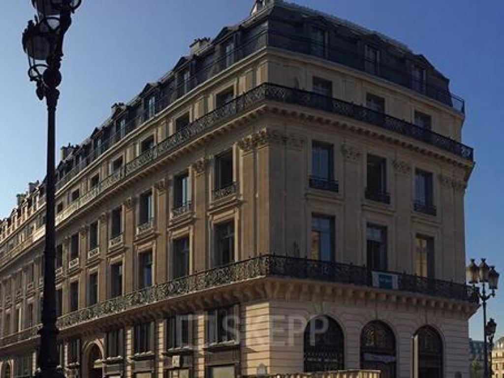 découvrez l’immeuble haussmannien, symbole du charme parisien avec ses façades élégantes, balcons en fer forgé et hauts plafonds. plongez dans l’histoire de l’architecture de paris au xixe siècle.