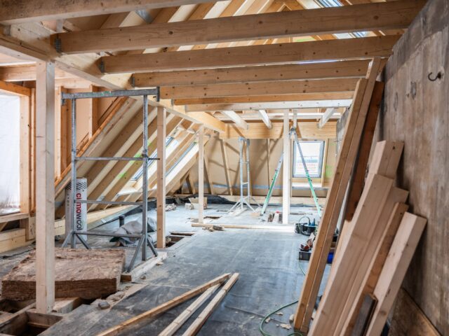 découvrez comment l'isolation des combles améliore le confort de votre maison, réduit vos factures d'énergie et valorise votre bien. conseils, techniques et solutions adaptées à vos besoins.