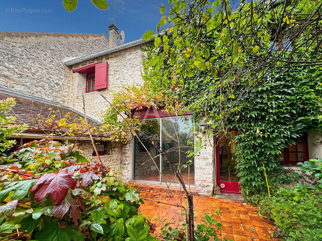 découvrez janville-sur-juine grâce à notre guide complet : attractions, histoire, activités, restaurants et informations pratiques pour organiser votre visite dans ce charmant village de l’essonne.