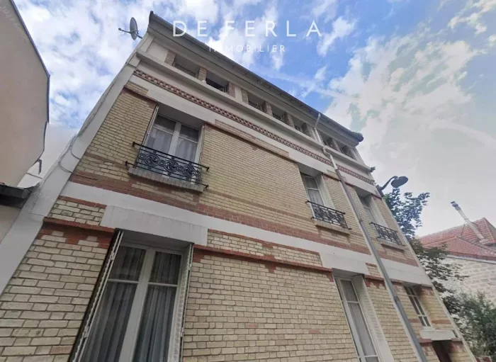 découvrez cette maison à rénover située dans le 15e arrondissement de paris. un bien rare au fort potentiel, idéal pour un projet personnalisé dans un quartier recherché. opportunité à saisir !