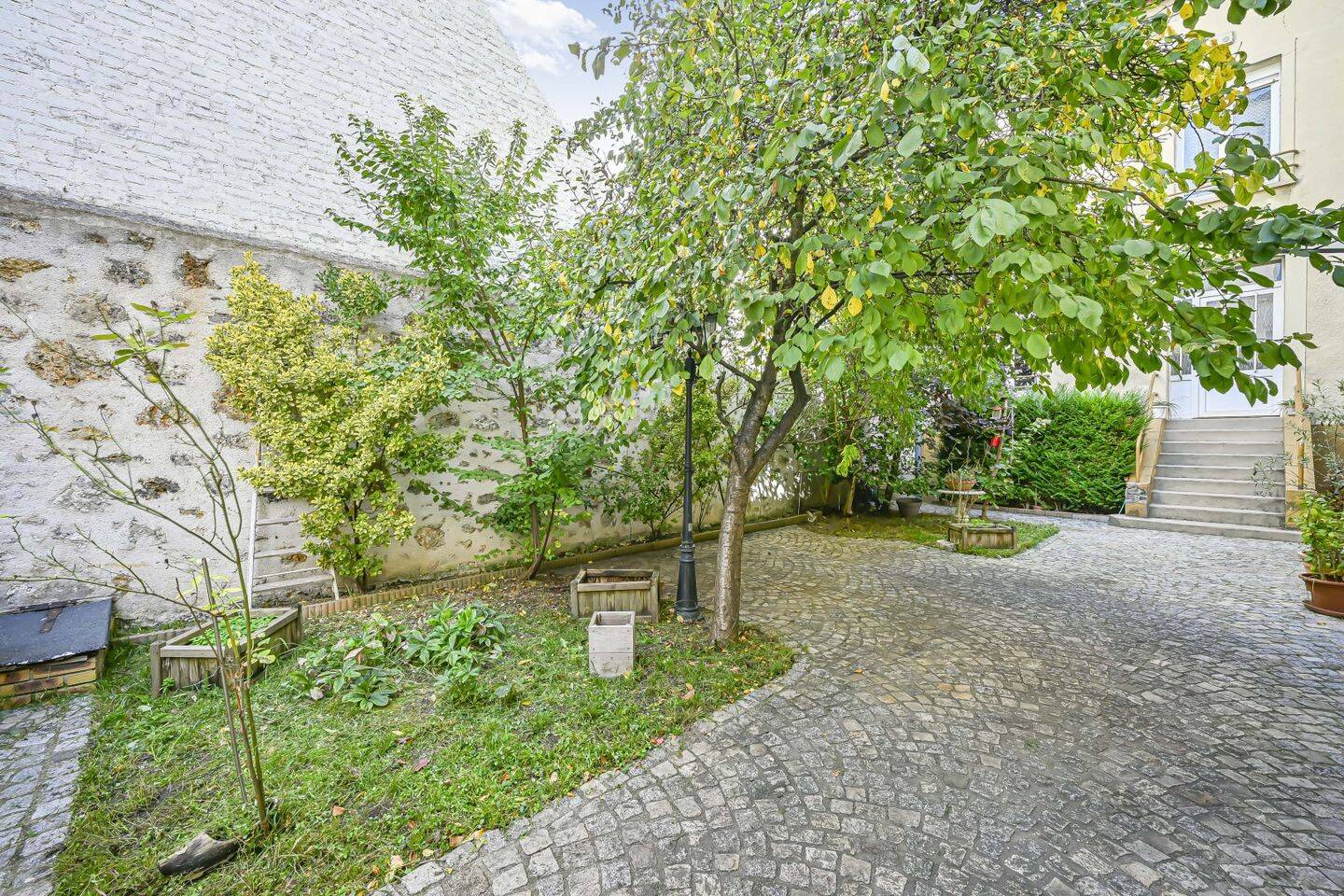 découvrez nos annonces de maisons à rénover à paris : réalisez votre projet de rénovation et investissez dans l’immobilier parisien. de belles opportunités à saisir pour créer la maison de vos rêves au cœur de la capitale.