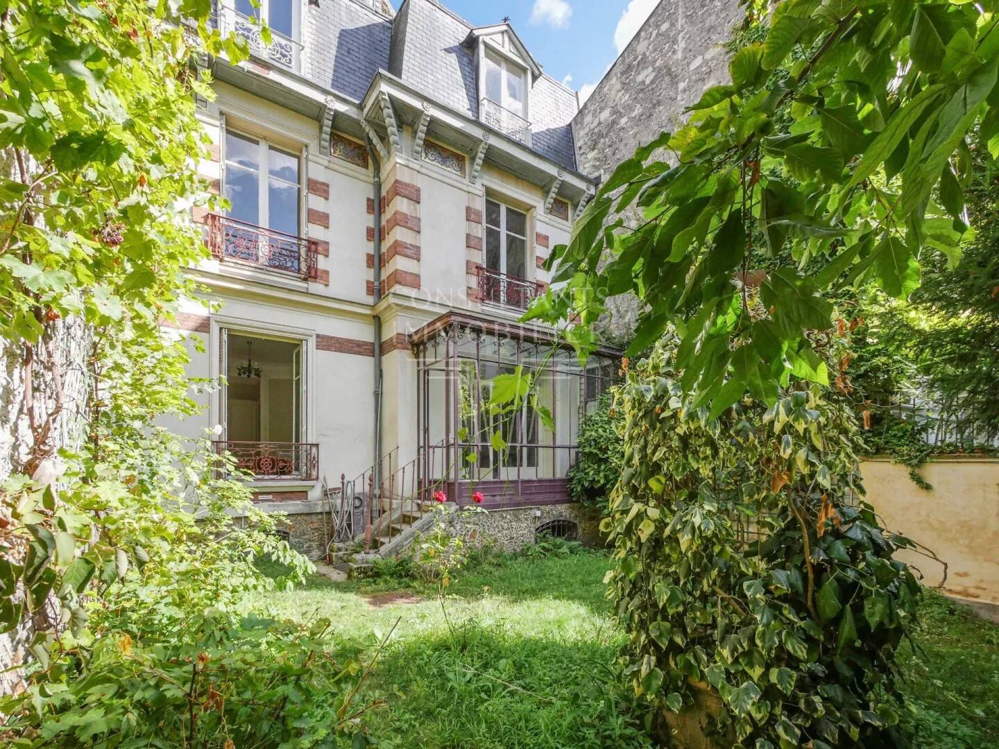 découvrez nos annonces de maisons à rénover à paris : de belles opportunités à saisir pour investisseurs ou particuliers souhaitant personnaliser leur futur habitat au cœur de la capitale.