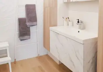 découvrez nos conseils et idées pour moderniser votre salle de bain facilement : astuces déco, choix de matériaux et équipements tendance pour un espace fonctionnel et contemporain.