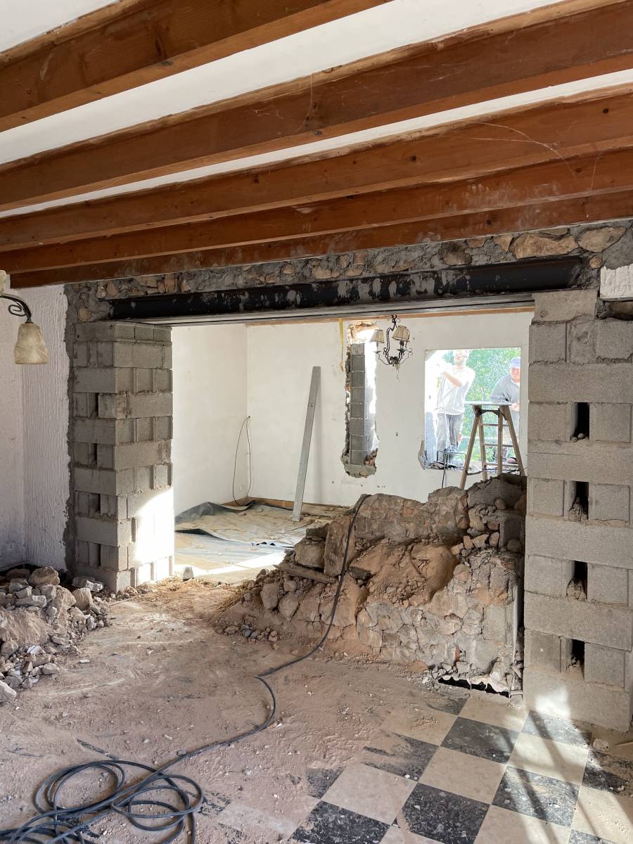 découvrez les étapes, conseils et précautions pour réussir l'ouverture d'un mur : améliorez vos espaces en toute sécurité avec nos astuces et informations essentielles.