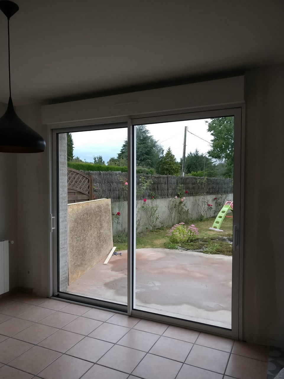 découvrez comment réussir une ouverture de mur en toute sécurité : conseils, étapes, précautions et solutions pour optimiser l'espace et la luminosité de votre intérieur.