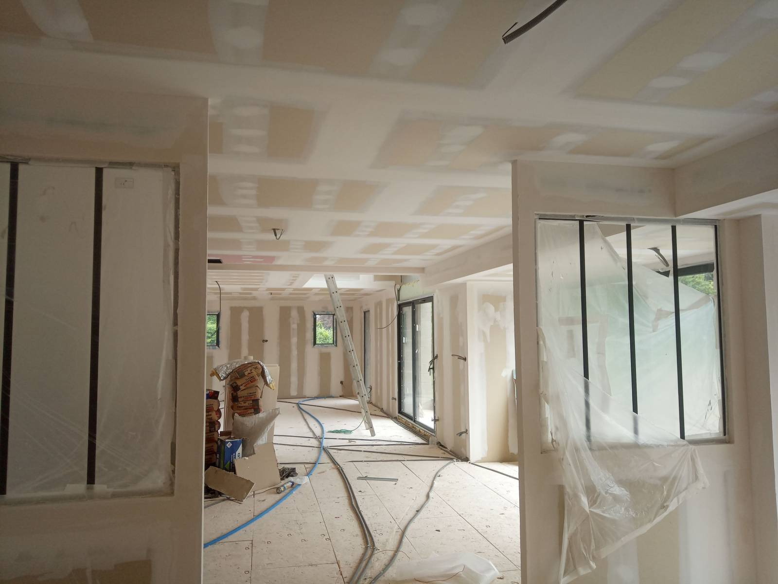 découvrez tout sur le placo : astuces de pose, choix des plaques de plâtre adaptées à vos travaux d’aménagement, conseils pour l’isolation et la décoration intérieure.