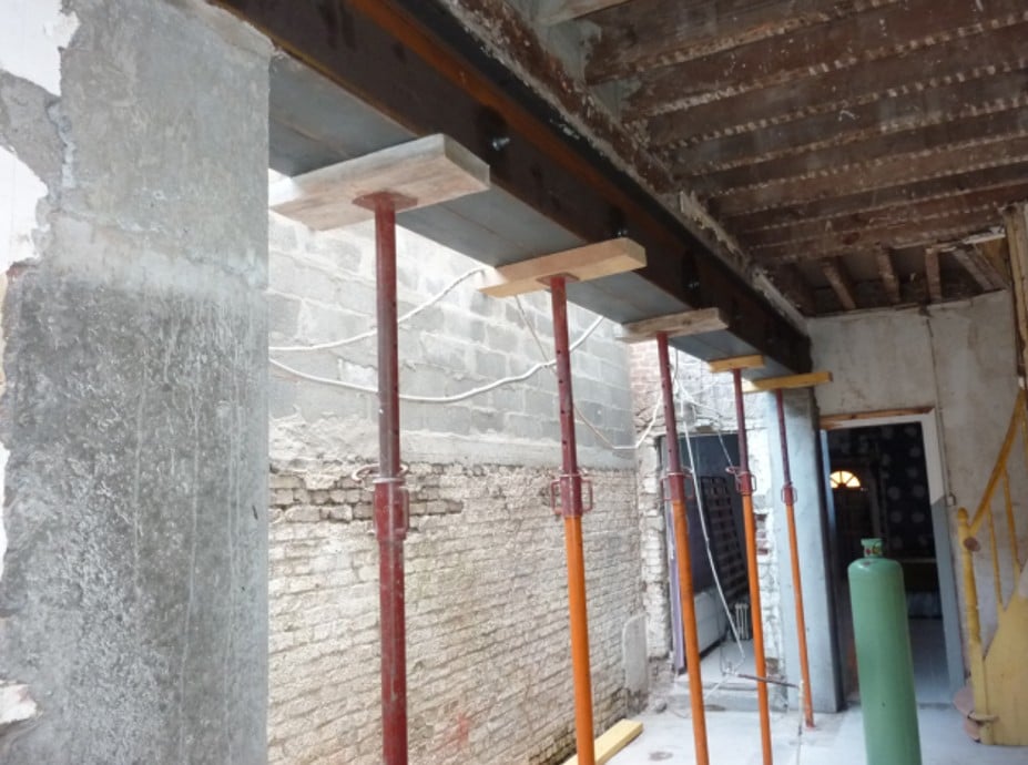 découvrez comment installer une porte dans un mur porteur en respectant les normes de sécurité et d’isolation. guide complet, conseils d’experts et solutions adaptées pour vos travaux de rénovation.